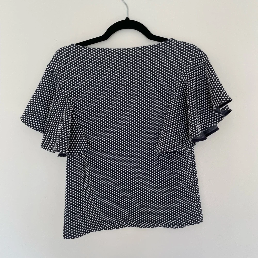 Women’s Banana Republic blouse XS blue and white ruffled sleeves top